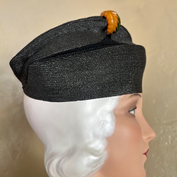PRECIOUS FRENCH 1930s BLACK STRAW MILITARY STYLE CAP + STUNNING BAKELITE BROOCH main image 11